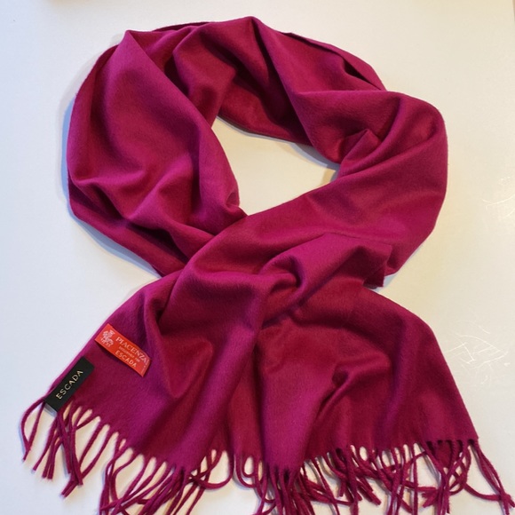 Fringed Cashmere Scarf. Escada Picenza. - Picture 5 of 5